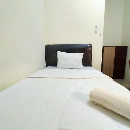 Homestay Danesti Syariah Near Bandara Sultan Hasanuddin Макасар Екстериор снимка
