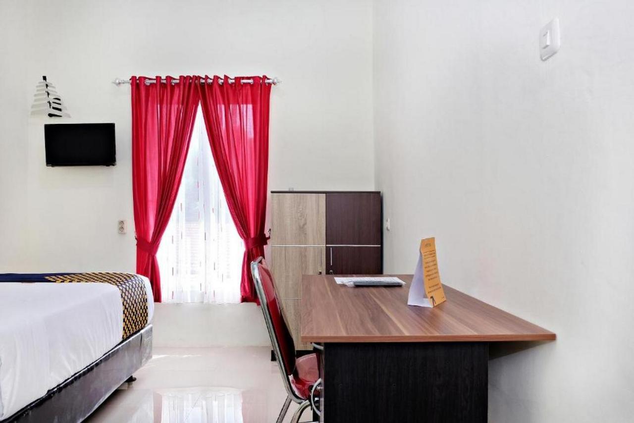 Homestay Danesti Syariah Near Bandara Sultan Hasanuddin Макасар Екстериор снимка