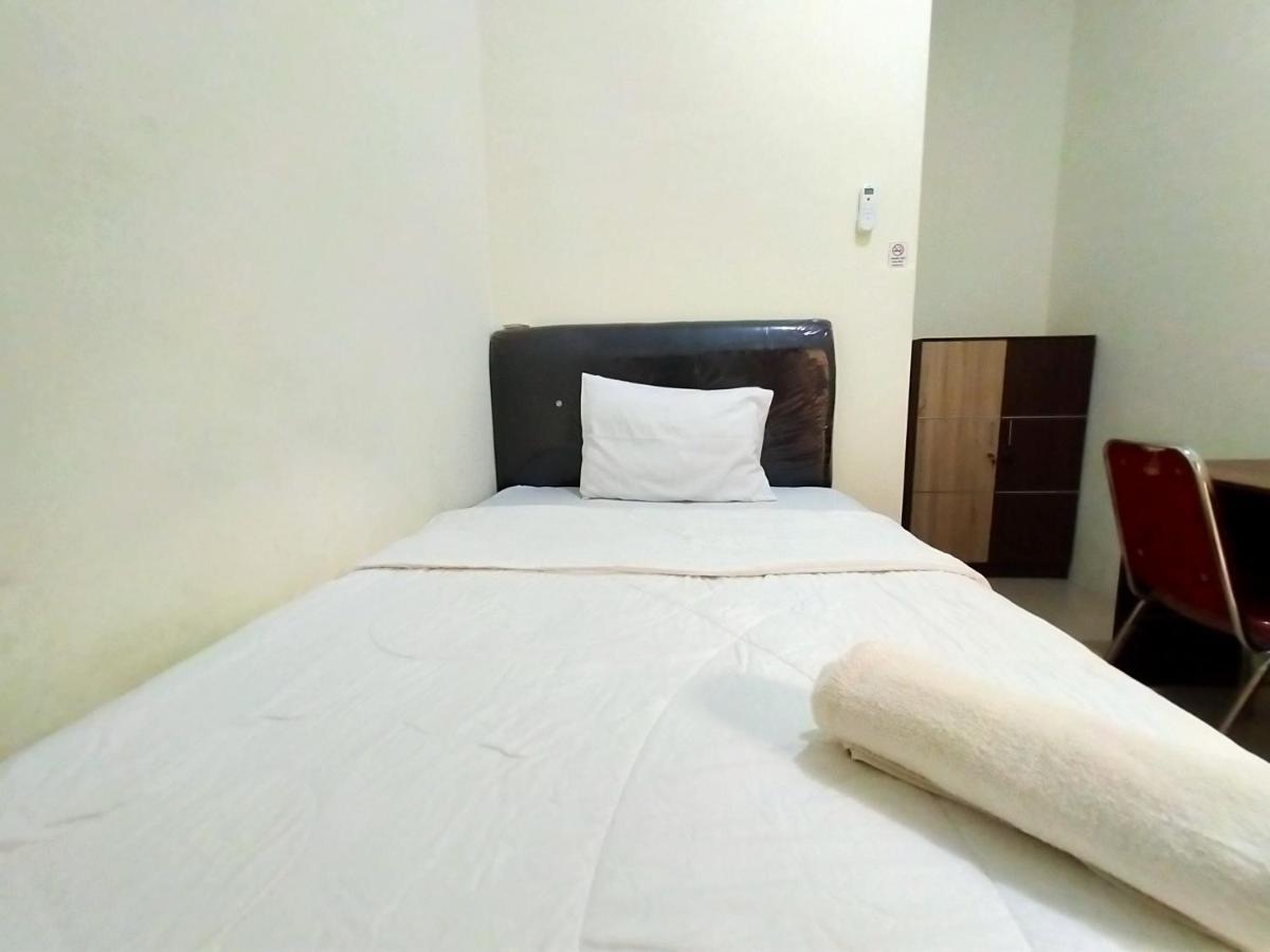 Homestay Danesti Syariah Near Bandara Sultan Hasanuddin Макасар Екстериор снимка