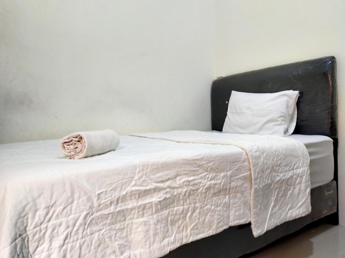 Homestay Danesti Syariah Near Bandara Sultan Hasanuddin Макасар Екстериор снимка