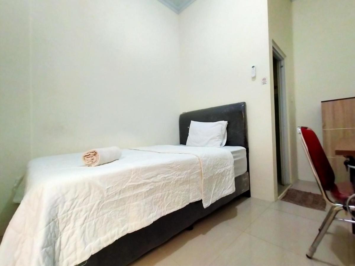 Homestay Danesti Syariah Near Bandara Sultan Hasanuddin Макасар Екстериор снимка