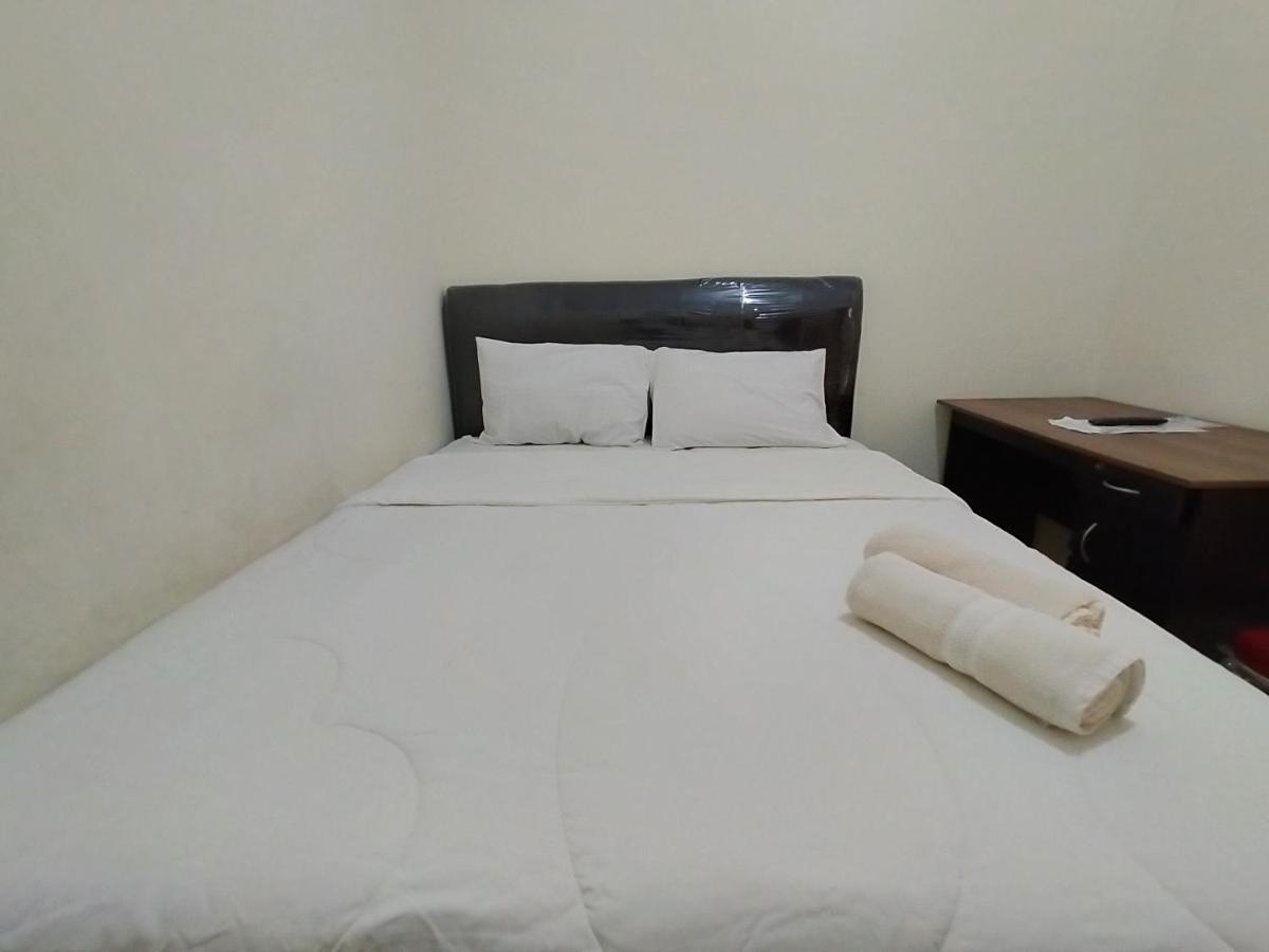 Homestay Danesti Syariah Near Bandara Sultan Hasanuddin Макасар Екстериор снимка