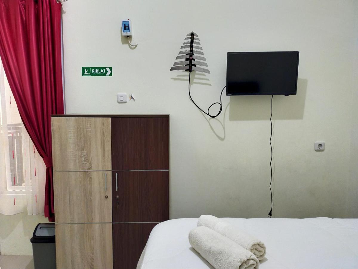 Homestay Danesti Syariah Near Bandara Sultan Hasanuddin Макасар Екстериор снимка