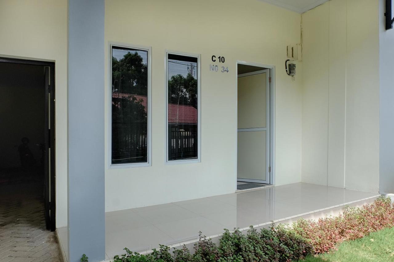 Homestay Danesti Syariah Near Bandara Sultan Hasanuddin Макасар Екстериор снимка