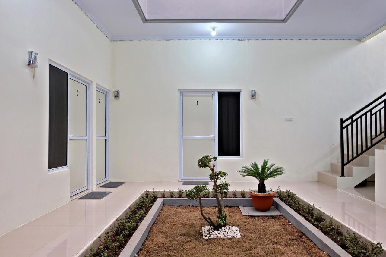 Homestay Danesti Syariah Near Bandara Sultan Hasanuddin Макасар Екстериор снимка