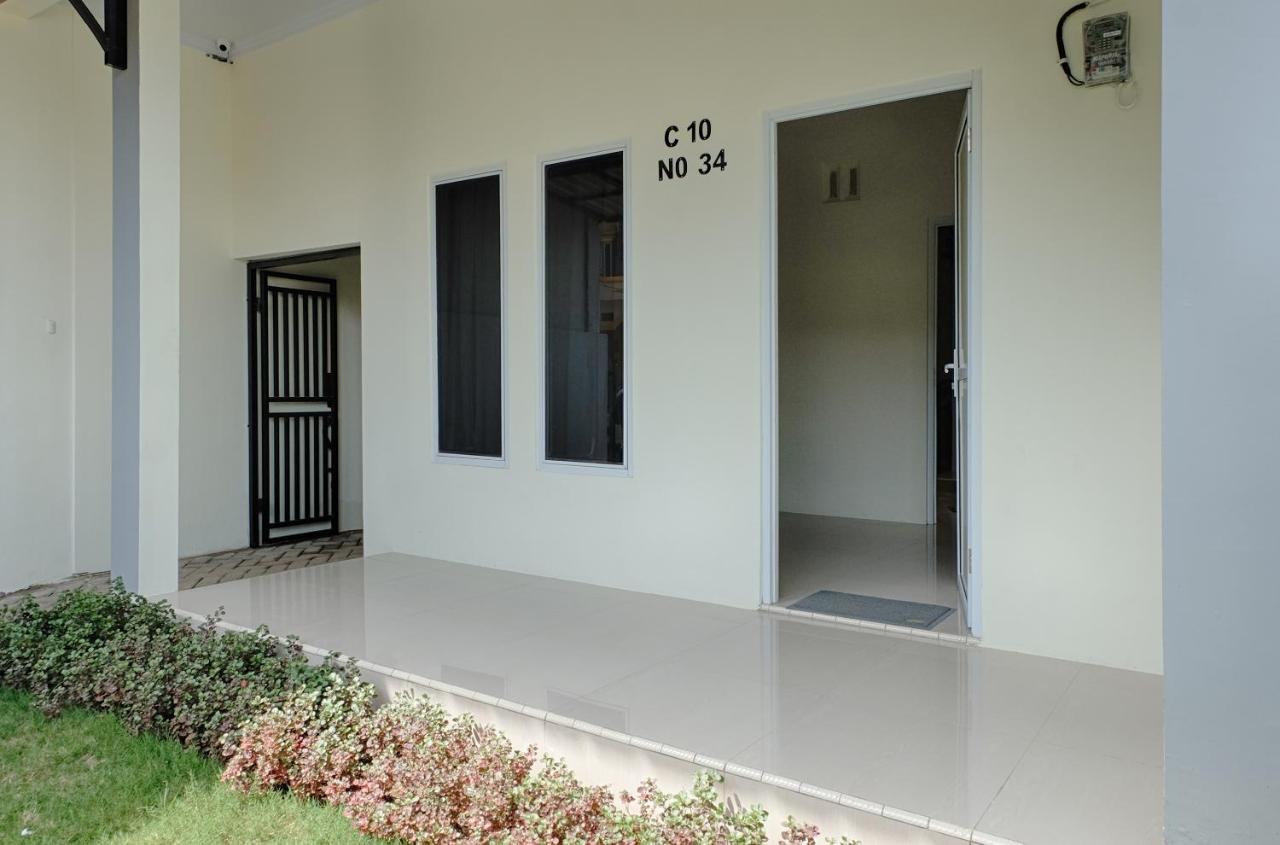 Homestay Danesti Syariah Near Bandara Sultan Hasanuddin Макасар Екстериор снимка